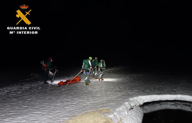 Avila.- Rescate de una joven senderista | GUARDIA CIVIL ep avila- rescateuna joven senderista