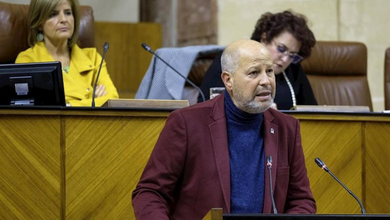 ep el consejero de educacion y deporte javier imbroda compareciendo ante el pleno del parlamento