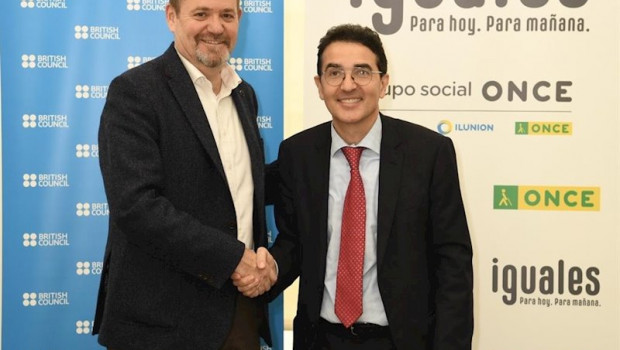 ep el director del british council en espana mark howard y el director general adjunto de servicios
