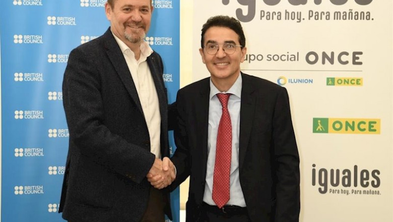 ep el director del british council en espana mark howard y el director general adjunto de servicios