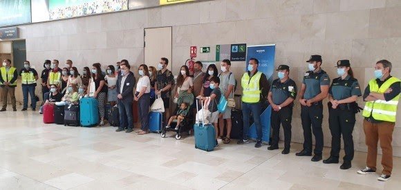 ep el grupo de profesionales sanitarios a su llegada a tenerife