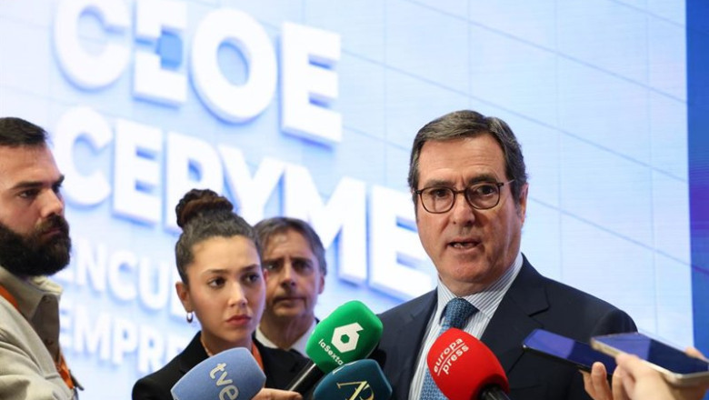 ep el presidente de la ceoe antonio garamendi atiende a los medios de comunicacion durante el ep el presidente de la ceoe antonio garamendi atiende a los medios de comunicacion durante el