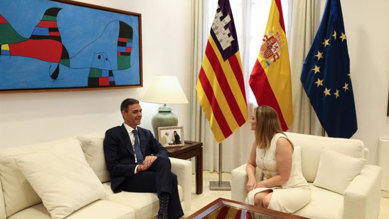 ep el presidente del gobierno pedro sanchez y la presidenta de las islas baleares marga prohens