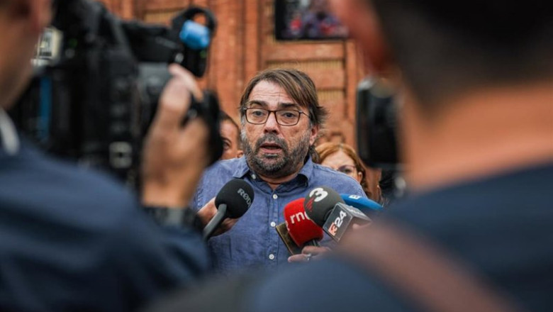 El secretario general de UGT de Catalunya, Camil Ros, en declaraciones a los medios este martes ante el Arc de Triomf | ALBERTO PAREDES - EUROPA PRESS ep el secretario general de ugt de catalunya camil ros en declaraciones a los medios este martes