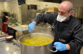 ep el villarreal prepara mas de 200 comidas diarias para los mas necesitados