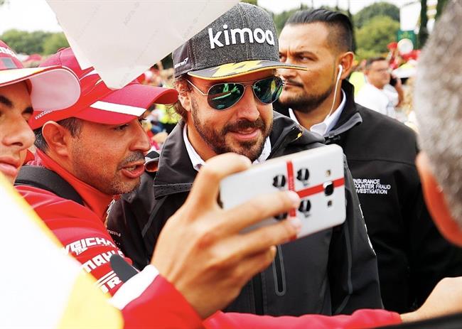 Fernando Alonso (McLaren), en el circuito de Monza | @MCLARENF1 ep fernando alonso mclaren encircuitomonza 20180915170302