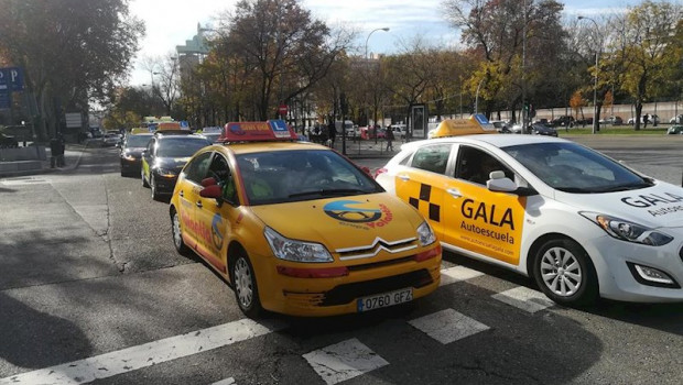 ep imagen de vehiculos de autoescuelas