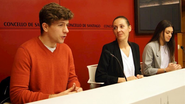 ep la concejala de juventud de santiago noa diaz y los alumnos del centro de formacion profesional o