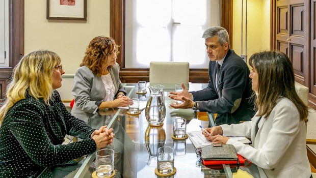ep la consejera de empleo ana belen alvarez con el sectterio de estado de vivienda david lucas