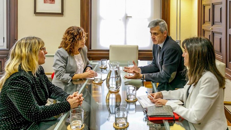 ep la consejera de empleo ana belen alvarez con el sectterio de estado de vivienda david lucas