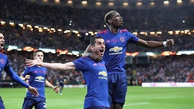 ep manchester united celebratitulola europa league 2017