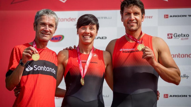ep martin fiz izda eider fuentes y eneko van horenbeke celebran su victoria en el santander getxo