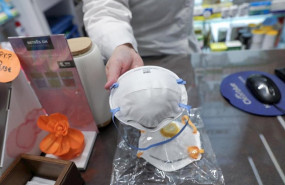 ep mascarillas a la venta en una farmacia en madrid espana a 2 de marzo de 2020