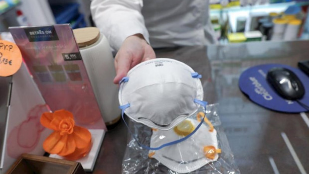 ep mascarillas a la venta en una farmacia en madrid espana a 2 de marzo de 2020