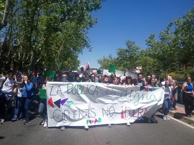 ep protestaestudiantesla universidad complutensecifuentes