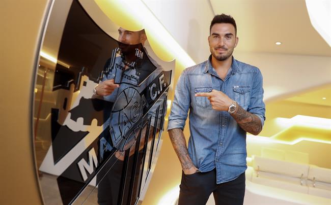 Roberto Jiménez firma con el Málaga | PEPE ORTEGA ep roberto jimenez firmamalaga