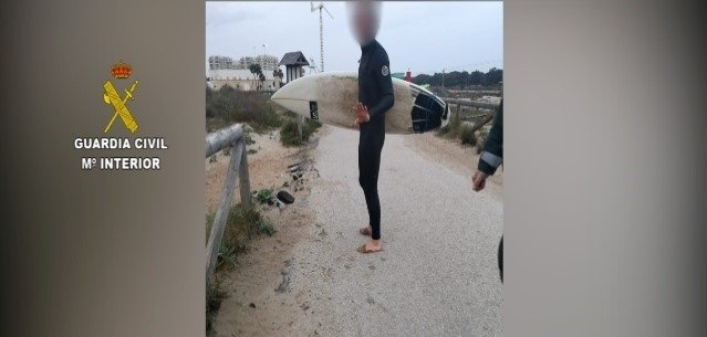 ep surfista sorprendido en guardamar por la guardia civil ep surfista sorprendido en guardamar por la guardia civil