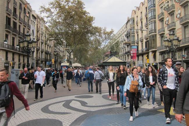 Turistes en la Rambla de Barcelona | EUROPA PRESS ep turistesla ramblabarcelona