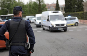 ep un agente de la policia nacional en un control policial en madrid durante el sexto dia de