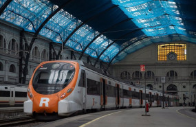 ep un tren en la estacion de francia donde opera rodalies a 21 de febrero de 2025 en barcelona