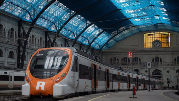 ep un tren en la estacion de francia donde opera rodalies a 21 de febrero de 2025 en barcelona