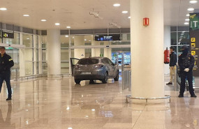 ep varios mossos desquadra protegen la zona donde hoy en torno a las 456 horas de la manana dos