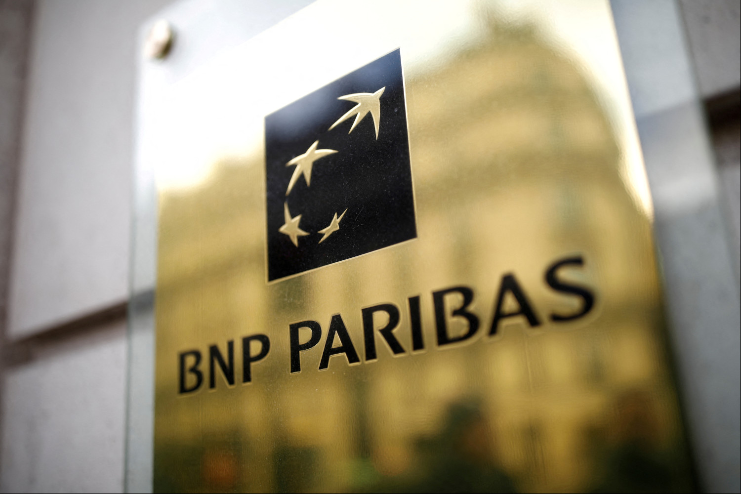 BNP Paribas se hunde en bolsa después de recortar sus previsiones para 2025