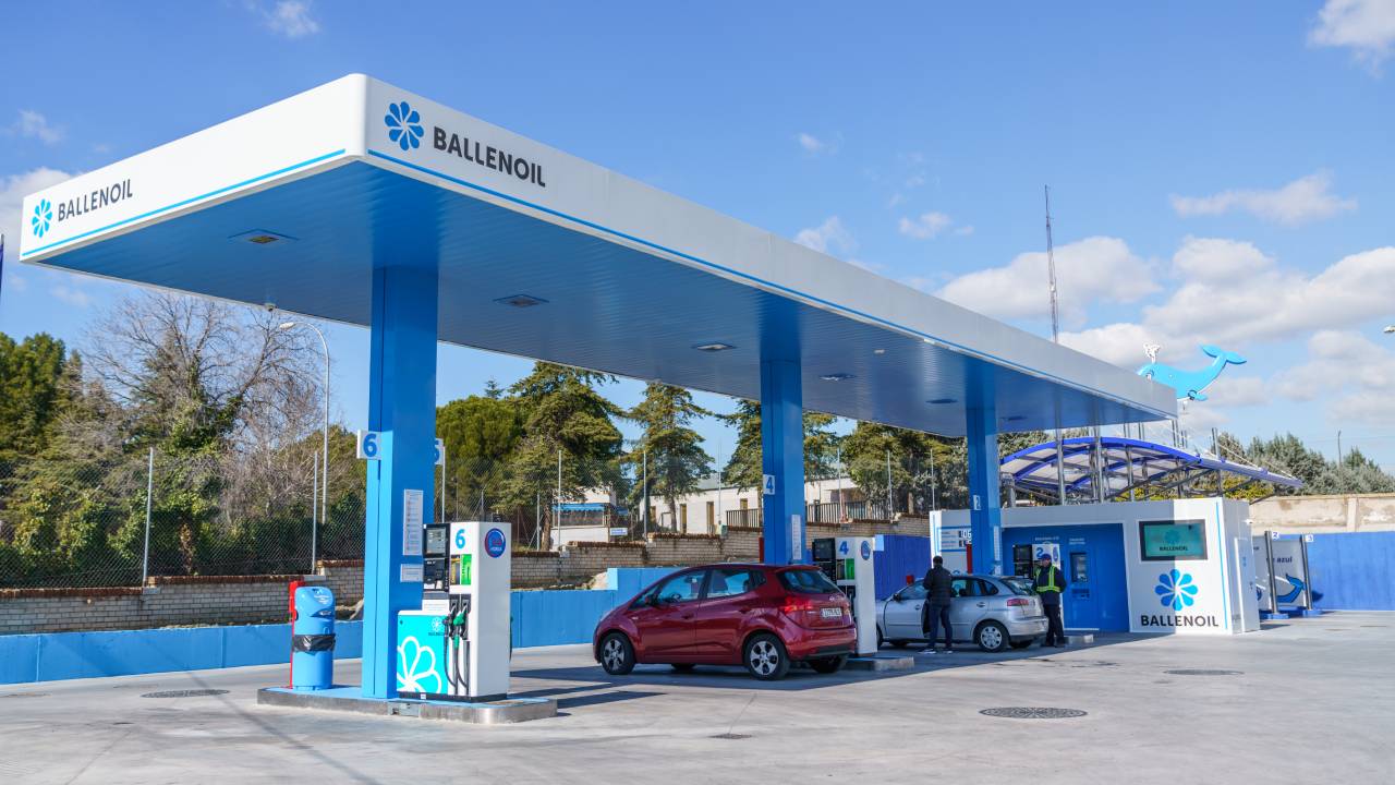 Ballenoil y Plenoil se desmarcan de las low cost: respaldan la rebaja de 20 céntimos