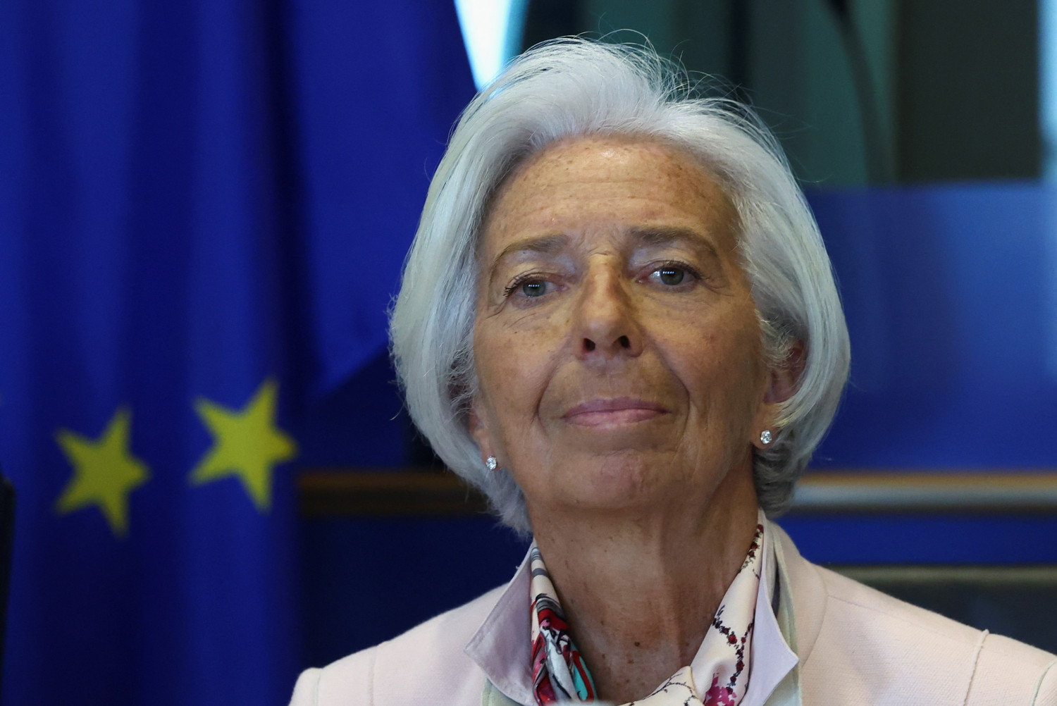 Lagarde (BCE) aboga por mantener los tipos durante un período suficientemente largo