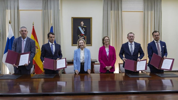 ep archivo   firma del acuerdo entre indra y bittium con la secretaria de estado de defensa amparo