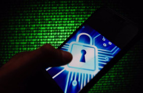 ep archivo   ilustracion del bloqueo de un movil con un codigo de fondo