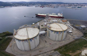 ep archivo imagen de archivo de una terminal de gas natural licuado gnl de reganosa en mugardos a ep archivo imagen de archivo de una terminal de gas natural licuado gnl de reganosa en mugardos a