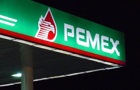 ep archivo   logo de petroleos mexicanos pemex en una gasolinera