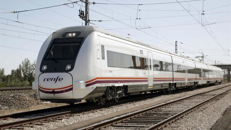 ep archivo renfe amplia en 32 unidades el contrato de suministro con caf de trenes de media ep archivo renfe amplia en 32 unidades el contrato de suministro con caf de trenes de media