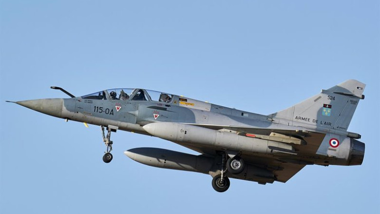 ep archivo un avion mirage 2000 de francia realiza practicas de maniobras aereas de combate en las ep archivo un avion mirage 2000 de francia realiza practicas de maniobras aereas de combate en las