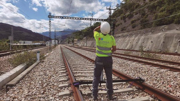 ep archivo   un trabajador de comsa