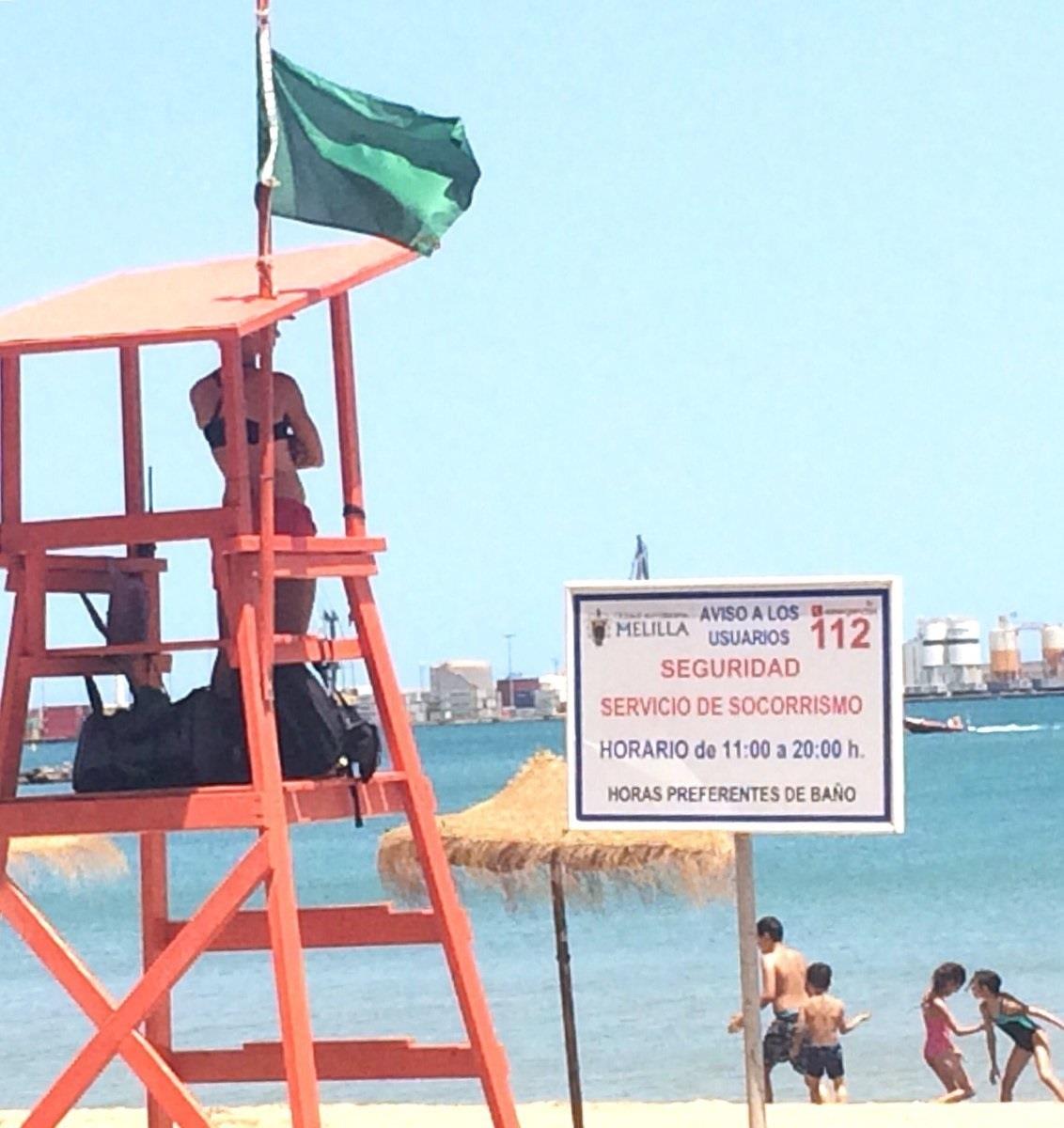 Bandera verde en la playa de Melilla en la que hallaron escorpiones | EUROPA PRESS/112 ep bandera verdela playamelillalahallaron escorpiones
