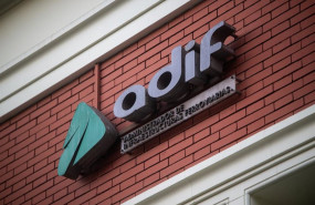 ep cartel de adif en la estacion de fabra i puig de barcelona