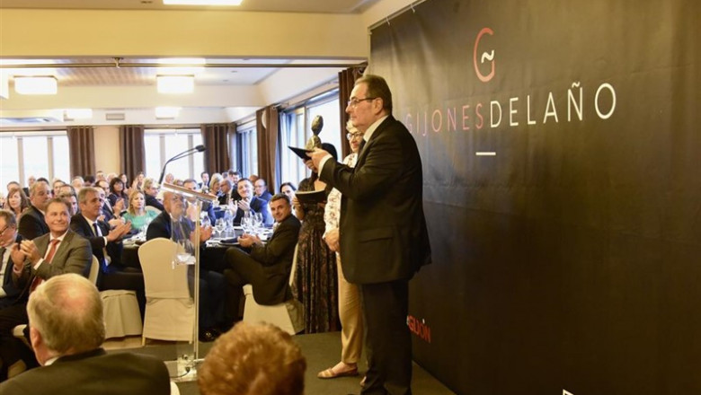 ep el empresario sabino garcia vallina recibe el premio gijones del ano