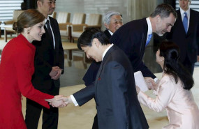 ep el rey felipe y la reina letizia saludan a naruhito c y su esposa la princesa masako d