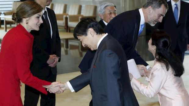 ep el rey felipe y la reina letizia saludan a naruhito c y su esposa la princesa masako d