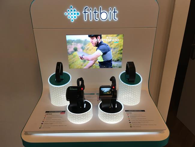 ep fitbitpresentadonuevos wearables versaace