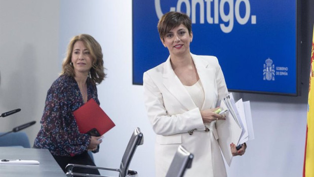 ep la ministra de transportes movilidad y agenda urbana raquel sanchez i y la ministra de politica