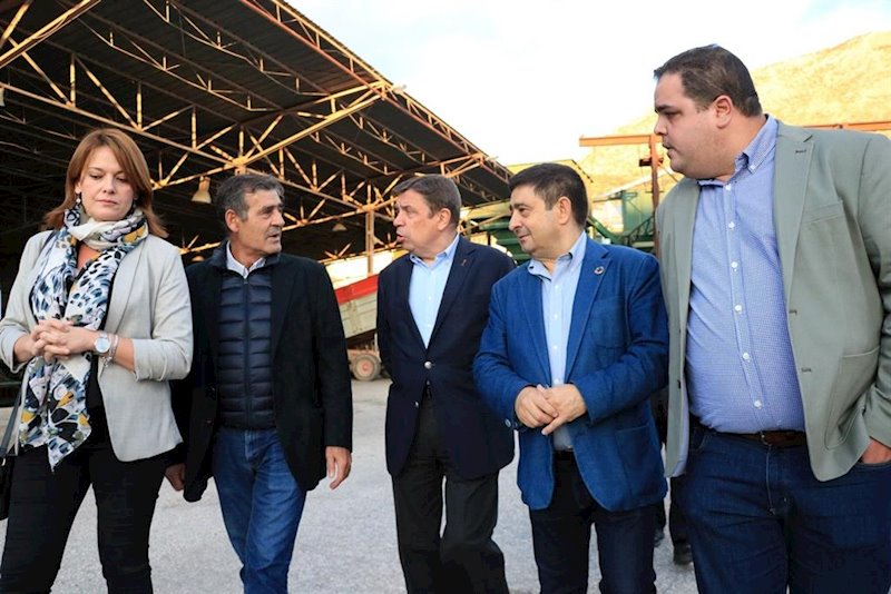 ep luis planas durante su visita a una cooperativa de martos jaen