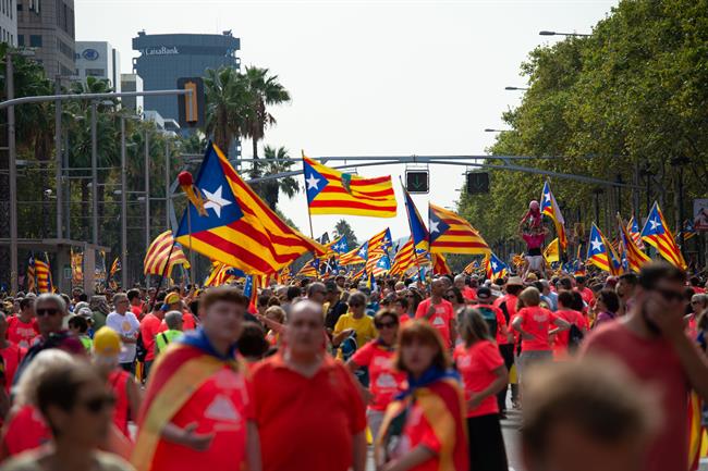 Manifestación por la Diada 2018 en Barcelona | LOLA BOU/ EUROPA PRESS ep manifestacionla diada 2018barcelona