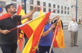 ep manifestantes increpandoasistentesactopablo iglesiassantander