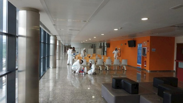 ep militares del ejercito de tierra desinfectan el hospital doce de octubre de madrid