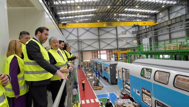 ep oscar puente supervisa los progresos en la fabricacion de 79 nuevos trenes de cercanias
