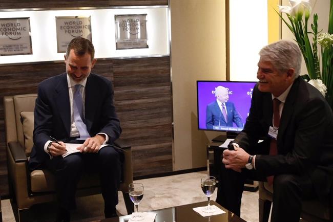 El Rey repasa su discurso antes de intervenir en Davos | CASA DEL REY ep rey repasadiscursode intervenirdavos