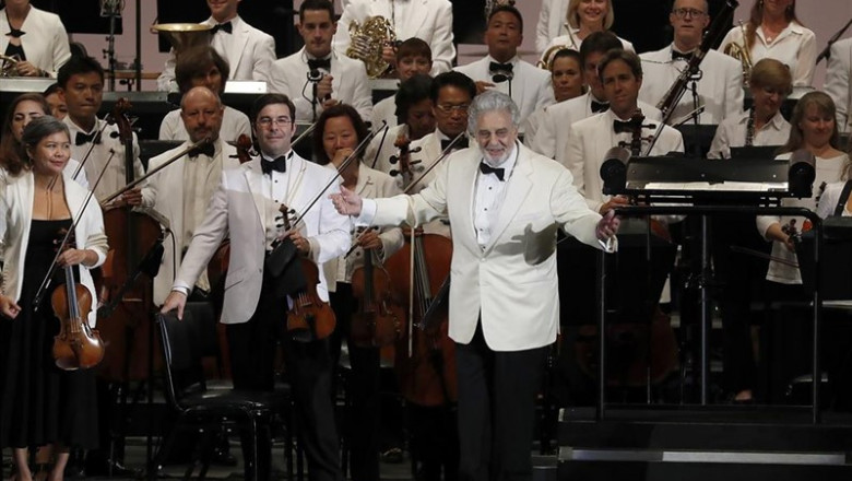 September 13, 2013 - Los Angeles, California, United States: Placido Domingo conducts music from Spain with the Los Angeles Philharmonic Orchestra at the Hollywood Bowl on Thursday night, Sept. 13, 2018. On August 13, 2019 it was reported that at least n | Luis Sinco ep september 13 2013 - los angeles california united states placido domingo conducts music from